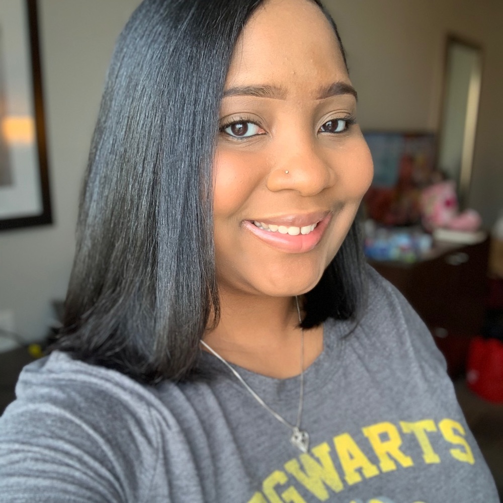Meet your Posher, Heleana